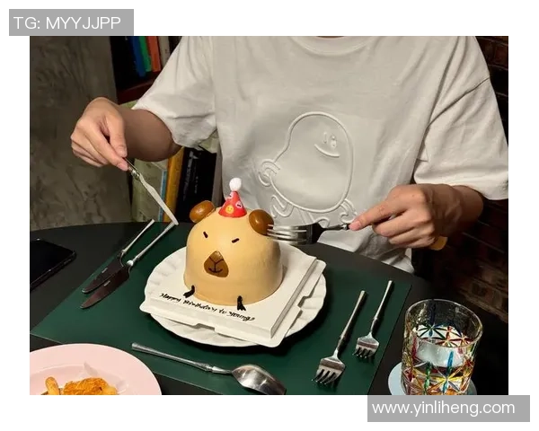 创意无限的足球写字蛋糕让你的派对瞬间升级成为球迷们的甜蜜盛宴